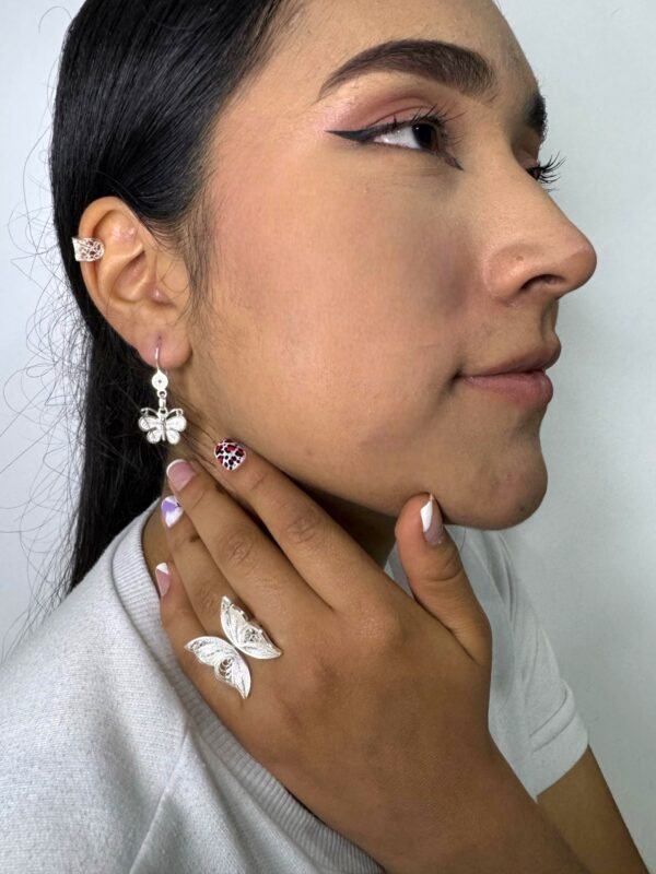 Aretes Largos Mariposas - Image 3