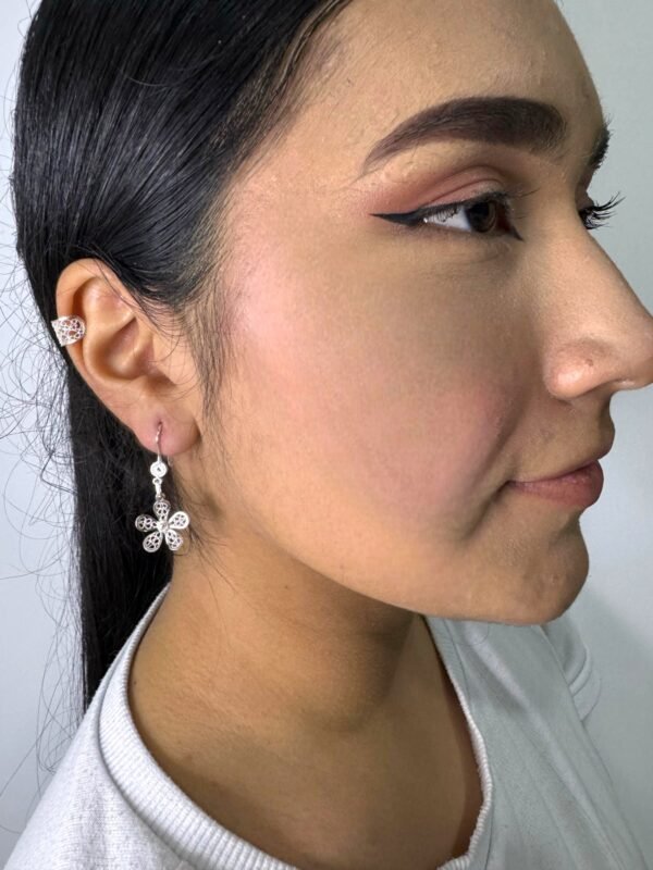 Aretes Largos Flor De Loto - Image 3