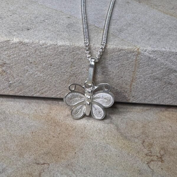 Cadena con Dije Mariposa