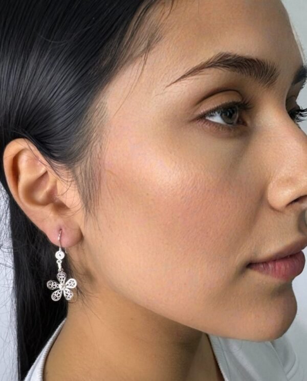 Aretes Largos Flor De Loto - Image 3