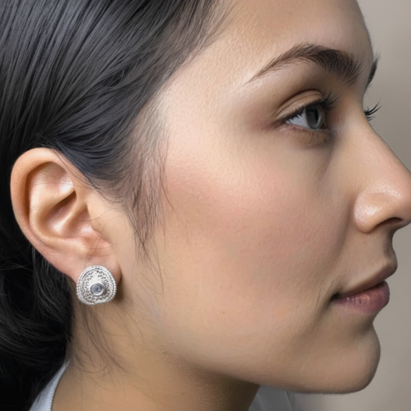 Alternative view of Aretes Mini Sombrero vueltiao