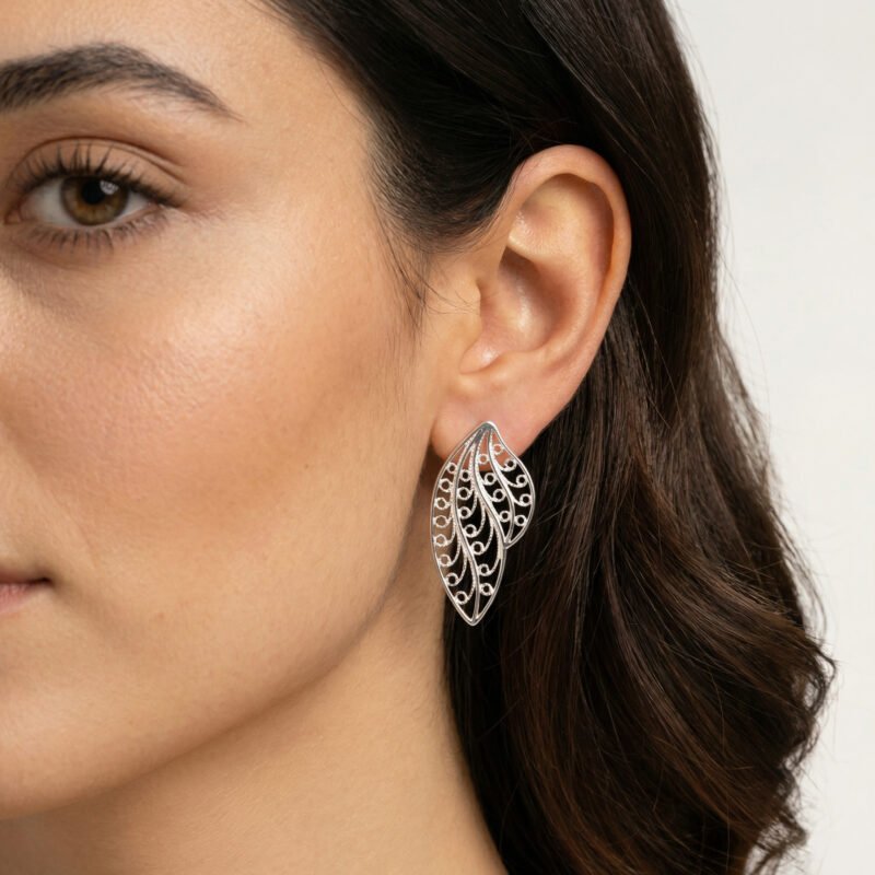 Alternative view of Aretes Hoja Sallow