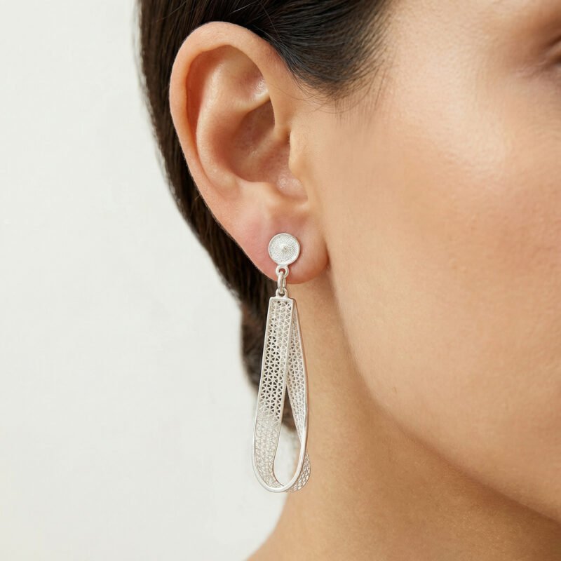 Alternative view of Aretes Lazo