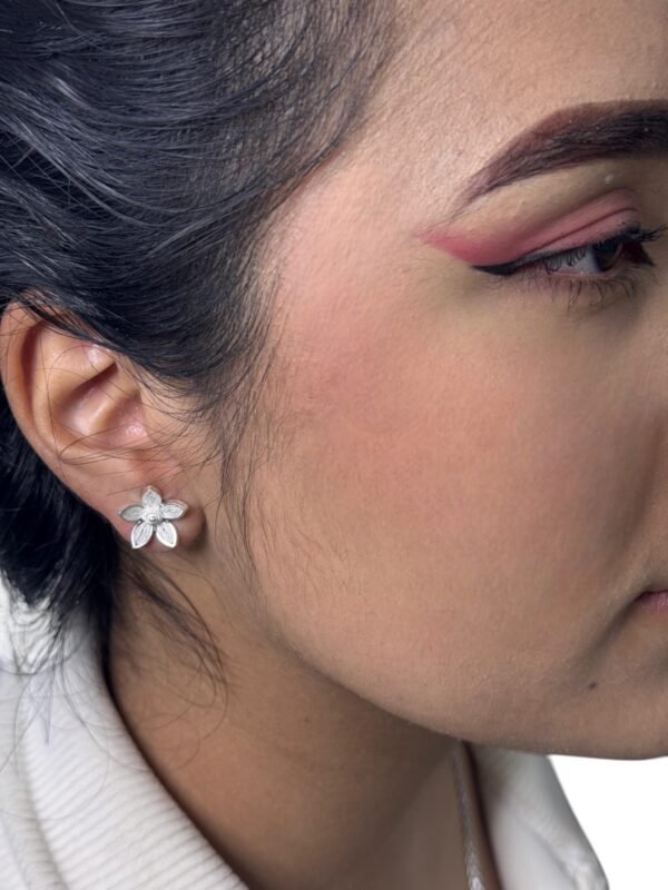 Aretes Flor Alamanda - Image 3