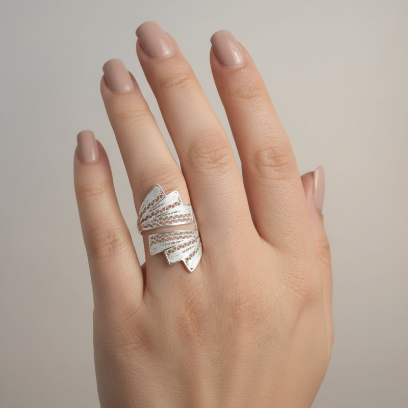 Alternative view of Anillo Capullo