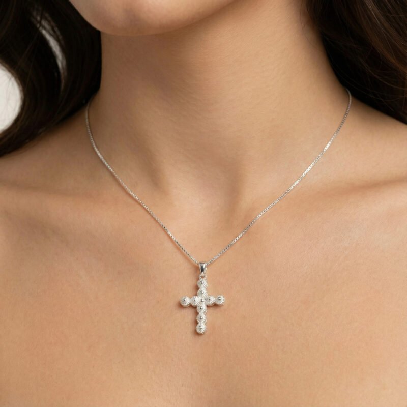 Alternative view of Cadena con Dije Cruz Tomatillos