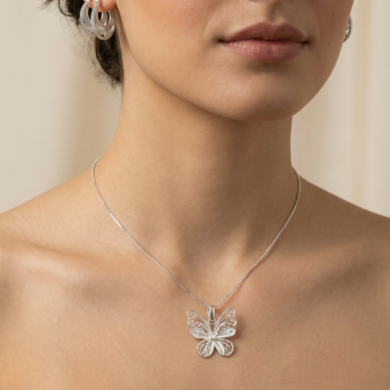 Alternative view of Cadena con Dije Vuelo Eterno