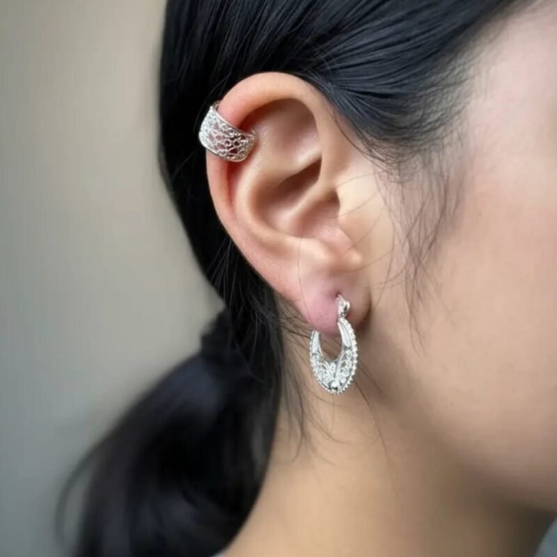 Alternative view of Earcuff Hada