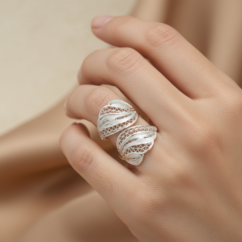 Alternative view of Anillo Iris