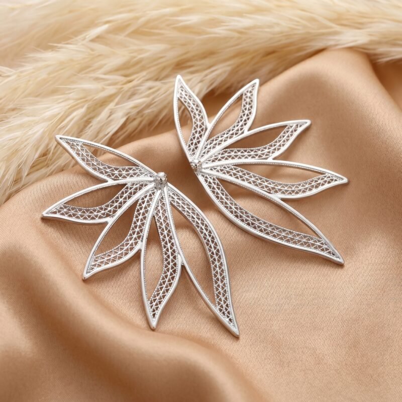 Aretes Elara