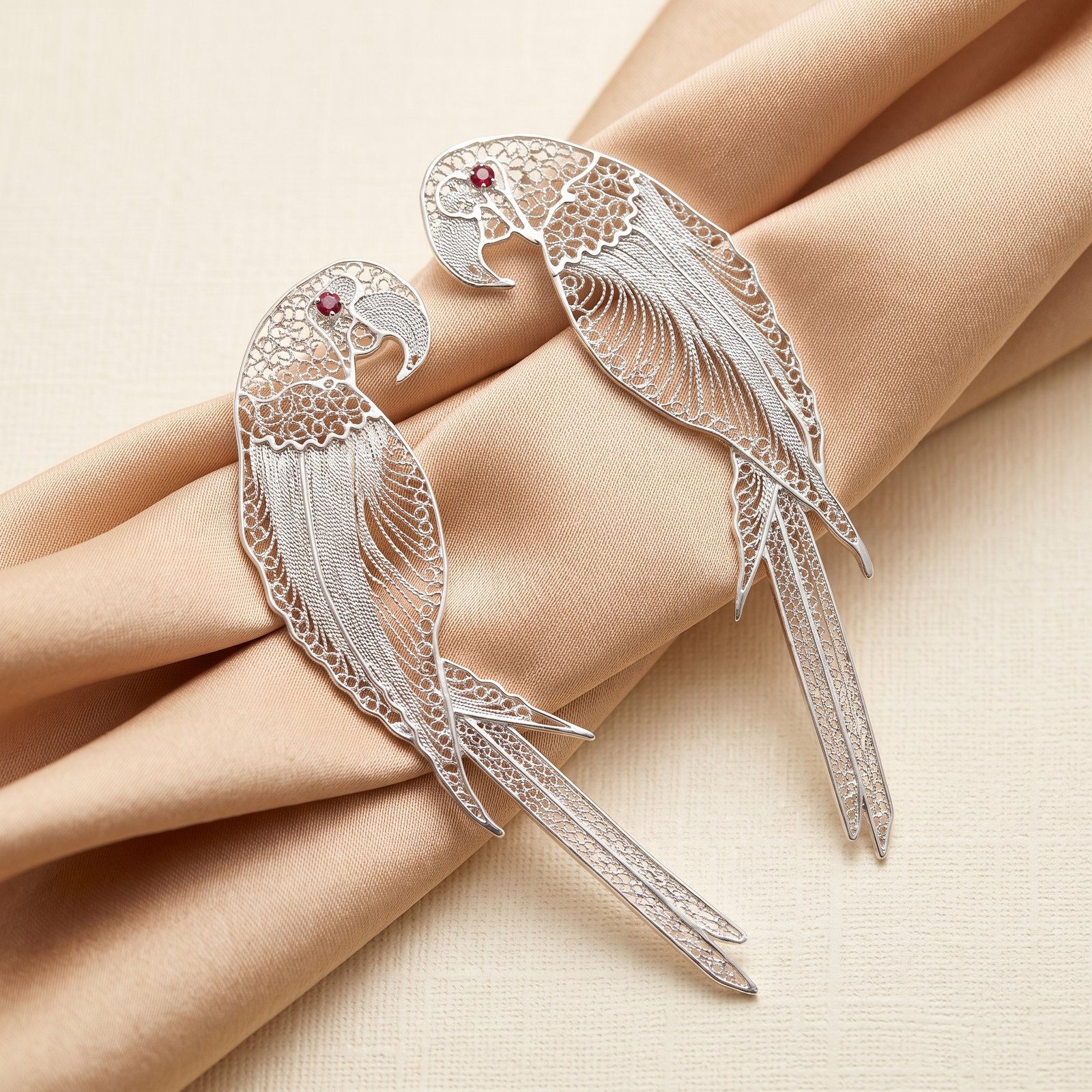 Aretes guacamayas