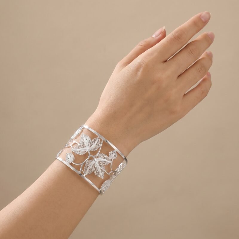 Alternative view of Pulsera Ione